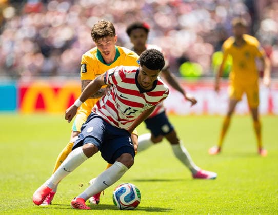 SEATTLE, WASHINGTON - JUNE 19: Malik Tillman of United States battles for the ball with Jordan Bos of Australia during the FIFA World Cup, WM, Weltmeisterschaft, Fussball 2026 Group D match between USA and Australia at Seattle Stadium on June 19, 2026 in Seattle, Washington.  Copyright: xMBxMediax