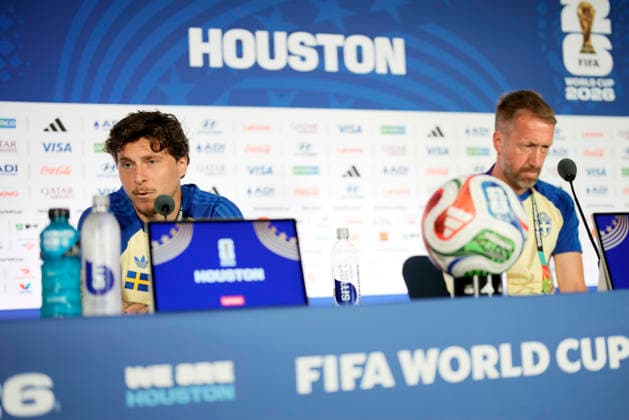 HOUSTON, USA 20260619 national team, Nationalteam captain Graham Potter and team captain Victor Nilsson Lindelöf during a press conference, PK, Pressekonferenz after the men s national team s training session on Friday at Houston Stadium, ahead of the group stage match against the Netherlands in the World Cup. ***The image is included in the SPORTS PACKAGE. For others PAYMENT IMAGE*** HOUSTON USA x9200x *** HOUSTON, USA 20260619 National team captain Graham Potter and team captain Victor Nilsson Lindelöf during a press conference following the men’s national team’s training session on Friday at Houston Stadium, ahead of the group stage match against the Netherlands in the World Cup The image is included in the SPORTS PACKAGE. For others, PAYMENT IMAGE HOUSTON, USA x9200x,detected_source_language  Copyright: xBjörnxLarssonxRosvall TTx WORLD CUP 2026 PRESS CONFERENCE