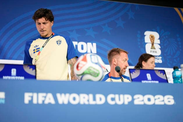 HOUSTON, USA 20260619 national team, Nationalteam captain Graham Potter and team captain Victor Nilsson Lindelöf during a press conference, PK, Pressekonferenz after the men s national team s training session on Friday at Houston Stadium, ahead of the group stage match against the Netherlands in the World Cup. ***The image is included in the SPORTS PACKAGE. For others PAYMENT IMAGE*** HOUSTON USA x9200x *** HOUSTON, USA 20260619 National team captain Graham Potter and team captain Victor Nilsson Lindelöf during a press conference following the men’s national team’s training session on Friday at Houston Stadium, ahead of the group stage match against the Netherlands in the World Cup The image is included in the SPORTS PACKAGE. For others, PAYMENT IMAGE HOUSTON, USA x9200x,detected_source_language  Copyright: xBjörnxLarssonxRosvall TTx WORLD CUP 2026 PRESS CONFERENCE