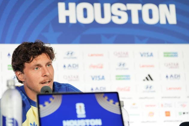 HOUSTON, USA 20260619 national team, Nationalteam captain Graham Potter and team captain Victor Nilsson Lindelöf during a press conference, PK, Pressekonferenz after the men s national team s training session on Friday at Houston Stadium, ahead of the group stage match against the Netherlands in the World Cup. ***The image is included in the SPORTS PACKAGE. For others PAYMENT IMAGE*** HOUSTON USA x9200x *** HOUSTON, USA 20260619 National team captain Graham Potter and team captain Victor Nilsson Lindelöf during a press conference following the men’s national team’s training session on Friday at Houston Stadium, ahead of the group stage match against the Netherlands in the World Cup The image is included in the SPORTS PACKAGE. For others, PAYMENT IMAGE HOUSTON, USA x9200x,detected_source_language  Copyright: xBjörnxLarssonxRosvall TTx WORLD CUP 2026 PRESS CONFERENCE