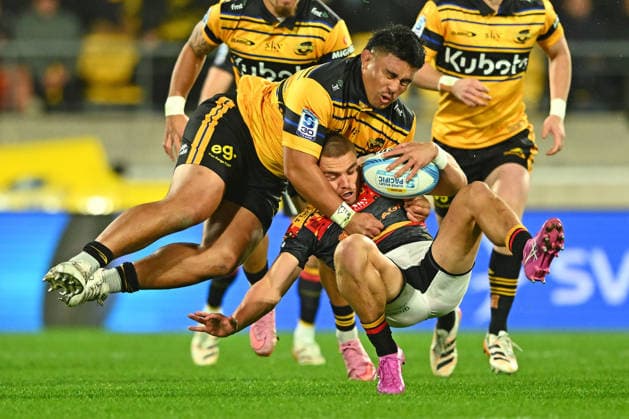 SUPER RUGBY FINAL, Xavier Numia of the Hurricanes tackles Cortez Ratima of the Chiefs during the Super Rugby Pacific final match between the Wellington Hurricanes and the Waikato Chiefs at Hnry Stadium in Wellington, New Zealand, Saturday, June 20, 2026. ( NO ARCHIVING, EDITORIAL USE ONLY, AUSTRALIA USE ONLY WELLINGTON NEW ZEALAND Hnry Stadium  Copyright: xKerryxMarshallx xwww.photosport.nzx 20260620149988518831