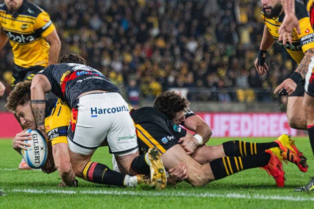 June 20, 2026, Wellington, Wellington City, New Zealand: Super Rugby Pacific 2026 Final: Hurricanes v Chiefs: June 20th, 2026, Wellington, Wellington City, New Zealand: Hurricanes player Jordie Barrett (left 12) dives over to score a try during the Super Rugby Pacific Final 2026 fixture between the Hurricanes and the Chiefs at the Hnry Stadium in Wellington. Wellington New Zealand - ZUMAf189 20260620_zsp_f189_015 Copyright: xJamesxFoyx