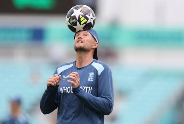 Joe Root of England plays football in the warm up England v New Zealand, Second Test, Day Four, Rothesay Test Match Series, Cricket, The Kia Oval, London, UK - 20 Jun 2026London Kia Oval United Kingdom EDITORIAL USE ONLY No use with unauthorised audio, video, data, fixture lists, club league logos or live services. Online in-match use limited to 120 images, no video emulation. No use in betting, games or single club league player publications.  Copyright: xKieranxMcManus Shutterstockx 16928966d