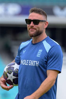 LONDON, ENGLAND JUNE 20 - Head Coach of England Brandon McCullum during pre game warm up before Day Four of the 2nd Rothesay Test Match game between England and New Zealand at Kia Oval on June 20, 2026 in London , England . (Photo by Keeran Marquis Sports Press Photo)  Copyright: xKeeranxMarquis SPPx Sportspressphoto_SPR171330
