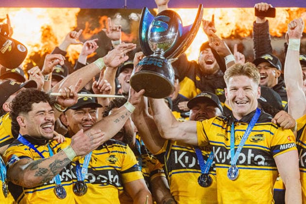 June 20, 2026, Wellington, Wellington City, New Zealand: Super Rugby Pacific 2026 Final: Hurricanes v Chiefs: June 20th, 2026, Wellington, Wellington City, New Zealand: Hurricanes players Du Plessis Kirifi (left) and Jordie Barrett (right) lift the Super Rugby trophy after their teams emphatic 60-5 victory over the Chiefs after the Super Rugby Pacific Final 2026 fixture between the Hurricanes and the Chiefs at the Hnry Stadium in Wellington. Wellington New Zealand - ZUMAf189 20260620_zsp_f189_016 Copyright: xJamesxFoyx