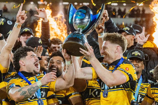June 20, 2026, Wellington, Wellington City, New Zealand: Super Rugby Pacific 2026 Final: Hurricanes v Chiefs: June 20th, 2026, Wellington, Wellington City, New Zealand: Hurricanes players Du Plessis Kirifi (left) and Jordie Barrett (right) lift the Super Rugby trophy after their teams emphatic 60-5 victory over the Chiefs after the Super Rugby Pacific Final 2026 fixture between the Hurricanes and the Chiefs at the Hnry Stadium in Wellington. Wellington New Zealand - ZUMAf189 20260620_zsp_f189_018 Copyright: xJamesxFoyx