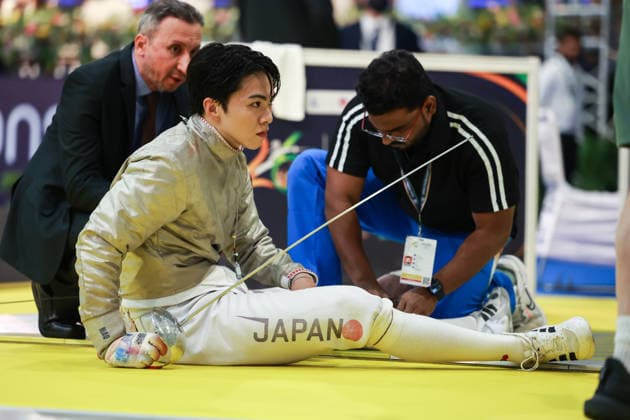 June 19, 2026, New Delhi, Delhi, India: Mao Kokubo of Japan got injured during Oh Sanguk of South Korea vs. Mao Kokubo of Japan, Asian Senior Fencing Championships 2026 (Men s Sabre) at Bharat Mandapam Convention Centre, New Delhi, India on 19th June 2026. New Delhi India - ZUMAd207 20260619_zsp_d207_329 Copyright: xAvijitxDasx