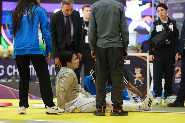 June 19, 2026, New Delhi, Delhi, India: Mao Kokubo of Japan got injured during Oh Sanguk of South Korea vs. Mao Kokubo of Japan, Asian Senior Fencing Championships 2026 (Men s Sabre) at Bharat Mandapam Convention Centre, New Delhi, India on 19th June 2026. New Delhi India - ZUMAd207 20260619_zsp_d207_330 Copyright: xAvijitxDasx