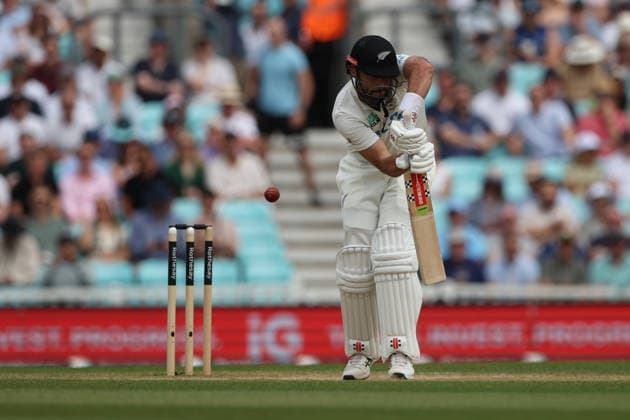 England v New Zealand, International Test Match 2026 New Zealand All-Rounder Daryl Mitchell (75) edges the first ball of the day during the International Test Match 2026 match between England and New Zealand at the Oval, London, UK on 20 June 2026. London Oval London UK Editorial use only , Copyright: xChrisxFoxwellx PSI-24390-0010