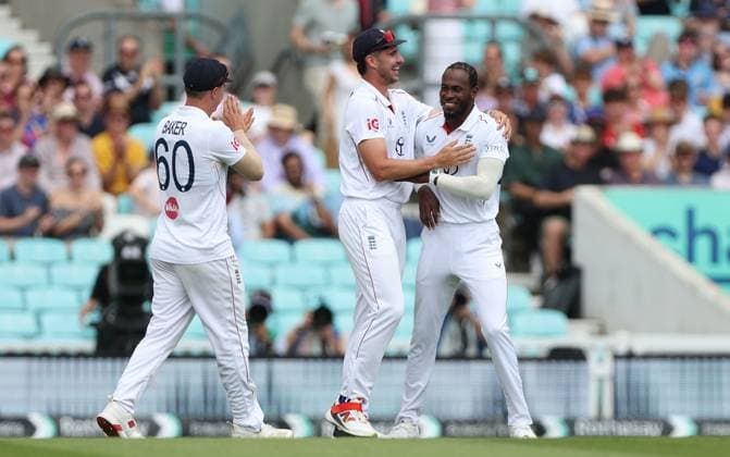 Jofra Archer of England celebrates with Josh Tongue after taking the wicket of Henry Nicholls England v New Zealand, Second Test, Day Four, Rothesay Test Match Series, Cricket, The Kia Oval, London, UK - 20 Jun 2026London Kia Oval United Kingdom EDITORIAL USE ONLY No use with unauthorised audio, video, data, fixture lists, club league logos or live services. Online in-match use limited to 120 images, no video emulation. No use in betting, games or single club league player publications.  Copyright: xKieranxMcManus Shutterstockx 16928966j