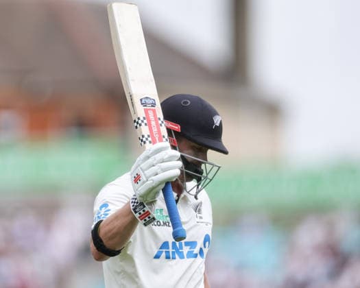2nd Rothesay Test Match Day 4 England v New Zealand Henry Nicholls of New Zealand leaves the field of play after being dismissed for 121 during the 2nd Rothesay Test Match Day 4 match England vs New Zealand at The Kia Oval, London, United Kingdom on 20 June 2026 (Photo by Mark Cosgrove News Images) London The Kia Oval London United Kingdom Copyright: xMarkxCosgrove NewsxImagesx