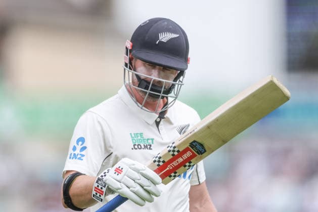 2nd Rothesay Test Match Day 4 England v New Zealand Henry Nicholls of New Zealand leaves the field of play after being dismissed for 121 during the 2nd Rothesay Test Match Day 4 match England vs New Zealand at The Kia Oval, London, United Kingdom on 20 June 2026 (Photo by Mark Cosgrove News Images) London The Kia Oval London United Kingdom Copyright: xMarkxCosgrove NewsxImagesx