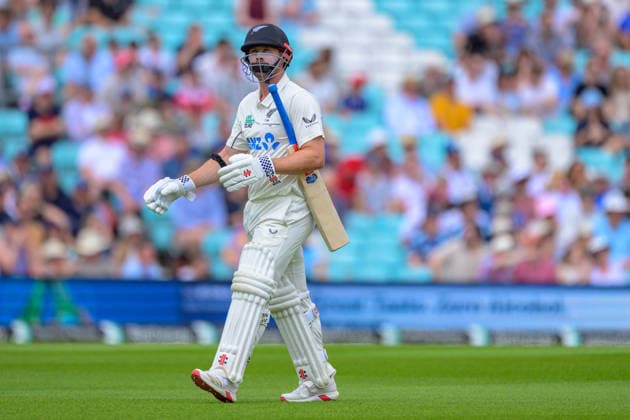 LONDON, ENGLAND JUNE 20 - Henry Nicholls of New Zealand looks dejected after getting out during Day Four of the 2nd Rothesay Test Match game between England and New Zealand at Kia Oval on June 20, 2026 in London , England . (Photo by Keeran Marquis Sports Press Photo)  Copyright: xKeeranxMarquis SPPx Sportspressphoto_SPR171344