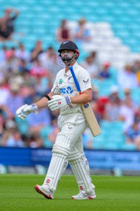 LONDON, ENGLAND JUNE 20 - Henry Nicholls of New Zealand looks dejected after getting out during Day Four of the 2nd Rothesay Test Match game between England and New Zealand at Kia Oval on June 20, 2026 in London , England . (Photo by Keeran Marquis Sports Press Photo)  Copyright: xKeeranxMarquis SPPx Sportspressphoto_SPR171345