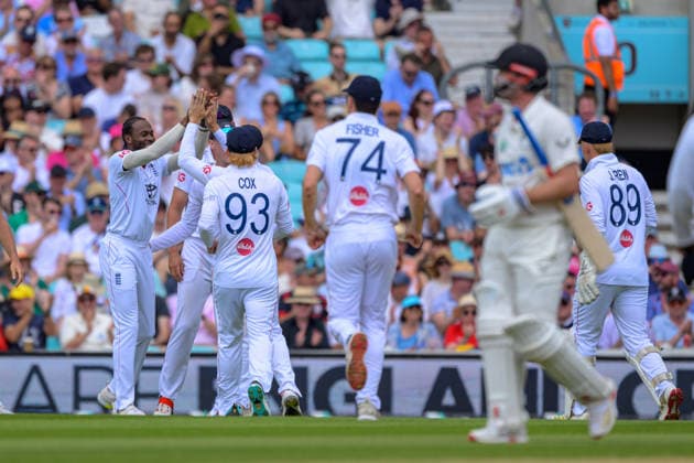 LONDON, ENGLAND JUNE 20 - Players of England celebrates the wicket of Henry Nicholls of New Zealand during Day Four of the 2nd Rothesay Test Match game between England and New Zealand at Kia Oval on June 20, 2026 in London , England . (Photo by Keeran Marquis Sports Press Photo)  Copyright: xKeeranxMarquis SPPx Sportspressphoto_SPR171346