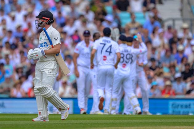 LONDON, ENGLAND JUNE 20 - Henry Nicholls of New Zealand looks dejected after getting out during Day Four of the 2nd Rothesay Test Match game between England and New Zealand at Kia Oval on June 20, 2026 in London , England . (Photo by Keeran Marquis Sports Press Photo)  Copyright: xKeeranxMarquis SPPx Sportspressphoto_SPR171347