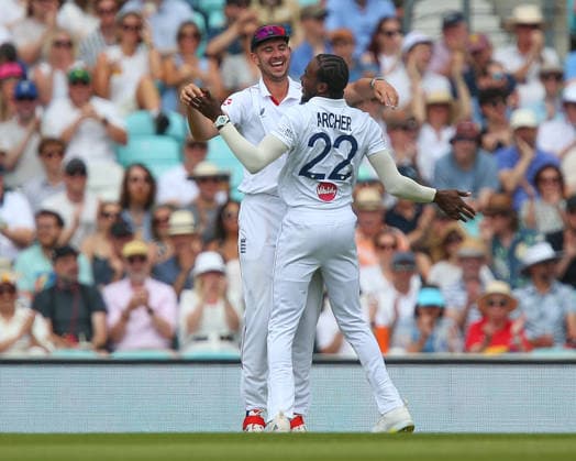 LONDON, ENGLAND - JUNE 20: WICKET 261-4. Wicket taker Jofra Archer (L) celebrates with Josh Tongue (R) after Henry Nicholls of New Zealand is out caught behind for 121 runs during day 4 of the 2nd Rothesay Test Match between England and New Zealand at The Kia Oval on June 20, 2026 in London, England.  Copyright: xJayxPatel SPPx Sportspressphoto_SPR171348