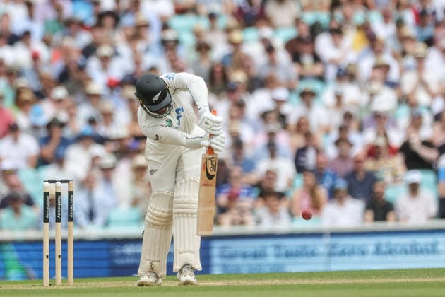 2nd Rothesay Test Match Day 4 England v New Zealand Tom Blundell of New Zealand hits the ball for one run during the 2nd Rothesay Test Match Day 4 match England vs New Zealand at The Kia Oval, London, United Kingdom on 20 June 2026 (Photo by Mark Cosgrove News Images) London The Kia Oval London United Kingdom Copyright: xMarkxCosgrove NewsxImagesx