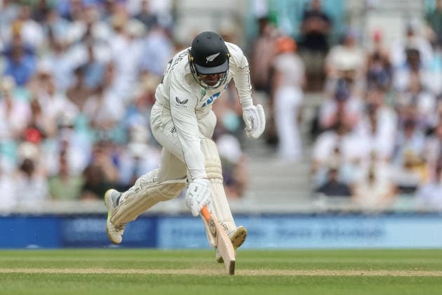 2nd Rothesay Test Match Day 4 England v New Zealand Tom Blundell of New Zealand reaches for the crease as he makes one run during the 2nd Rothesay Test Match Day 4 match England vs New Zealand at The Kia Oval, London, United Kingdom on 20 June 2026 (Photo by Mark Cosgrove News Images) London The Kia Oval London United Kingdom Copyright: xMarkxCosgrove NewsxImagesx