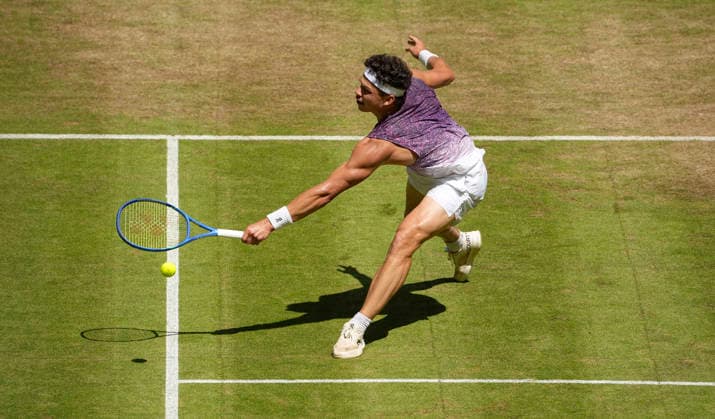 photo : Ben SHELTON (USA) stürzte und konnte trotz leichter Verletzung nach kurzer Pause weiter spielen Tennis-Turnier Terra Wortmann Cup im Gerry Weber Sportpark in Halle Westfalen - Viertelfinales - am Fr. 19.06.2026