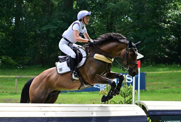 GER; Luhmuehlen 2026 Vielseitigkeit, Gelaendepruefung LONGINES CCI5*-L 20.06.2026, GER; Luhmuehlen 2026, Vielseitigkeit, LONGINES CCI5*-L-Gelaende, im Bild Emily King (GBR) auf Valmy Blats am Longine Teich *** GER Luhmuehlen 2026 Eventing, Cross-Country LONGINES CCI5 L June 20, 2026, GER Luhmühlen 2026, Eventing, LONGINES CCI5 L Cross-Country, pictured nordphotoxGmbH xWitke nph00002