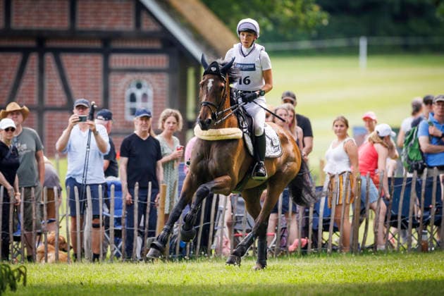 LUHMÜHLEN - Longines Horse Trail 2026, LUHMÜHLEN - Longines Horse Trail 2026 KING Emily (GBR), Valmy Biats CCI5*-L Gelände Cross Country Luhmühlen, Turniergelände 20. June 2026 - *** LUHMÜHLEN Longines Horse Trail 2026, LUHMÜHLEN Longines Horse Trail 2026 KING Emily GBR, Valmy Biats CCI5 L Cross Country Luhmühlen, Competition Grounds, June 20, 2026,detected_source_language