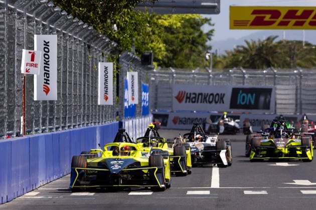 2026 FORMULA E SANYA ePRIX Start, 27 DENNIS Jake (gbr), Andretti Formula E, Porsche 99X Electric, action during the 2026 Sanya ePrix, 11th round of the 2025-26 ABB FIA Formula E World Championship, WM, Weltmeisterschaft on the Sanya Street Circuit from June 18 to 20, 2026 in Sanya, China - SanyaChina  Copyright: xDamienxDoumerguex