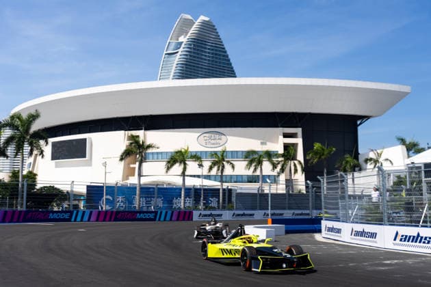 2026 FORMULA E SANYA ePRIX 27 DENNIS Jake (gbr), Andretti Formula E, Porsche 99X Electric, action during the 2026 Sanya ePrix, 11th round of the 2025-26 ABB FIA Formula E World Championship, WM, Weltmeisterschaft on the Sanya Street Circuit from June 18 to 20, 2026 in Sanya, China - SanyaChina  Copyright: xDamienxDoumerguex