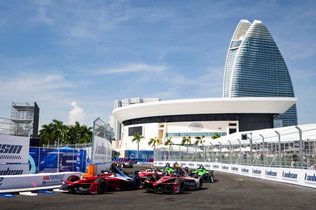 2026 FORMULA E SANYA ePRIX 37 CASSIDY Nick (nzl), CitroÃ«n Racing Formula E Team, CitroÃ«n, 21 DE VRIES Nyck (nld), Mahindra Racing, Mahindra M12Electro, action during the 2026 Sanya ePrix, 11th round of the 2025-26 ABB FIA Formula E World Championship, WM, Weltmeisterschaft on the Sanya Street Circuit from June 18 to 20, 2026 in Sanya, China - SanyaChina  Copyright: xJULIENxDELFOSSEx