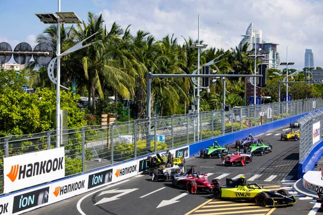 2026 FORMULA E SANYA ePRIX 28 DRUGOVICH Felipe (bra), Andretti Formula E, Porsche 99X Electric, action, crash 33 TICKTUM Dan (gbr), Cupra Kiro, Porsche 99X Electric WCG3, action during the 2026 Sanya ePrix, 11th round of the 2025-26 ABB FIA Formula E World Championship, WM, Weltmeisterschaft on the Sanya Street Circuit from June 18 to 20, 2026 in Sanya, China - SanyaChina  Copyright: xJULIENxDELFOSSEx