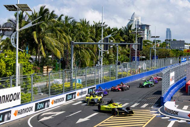 2026 FORMULA E SANYA ePRIX 27 DENNIS Jake (gbr), Andretti Formula E, Porsche 99X Electric, action during the 2026 Sanya ePrix, 11th round of the 2025-26 ABB FIA Formula E World Championship, WM, Weltmeisterschaft on the Sanya Street Circuit from June 18 to 20, 2026 in Sanya, China - SanyaChina  Copyright: xJULIENxDELFOSSEx