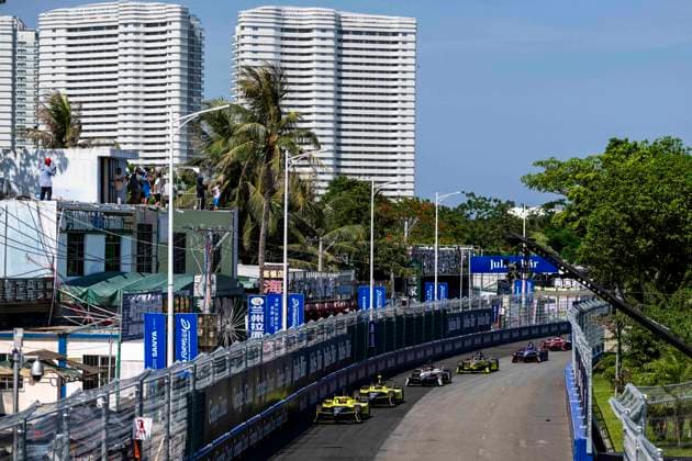 2026 FORMULA E SANYA ePRIX 27 DENNIS Jake (gbr), Andretti Formula E, Porsche 99X Electric, action, 28 DRUGOVICH Felipe (bra), Andretti Formula E, Porsche 99X Electric, action during the 2026 Sanya ePrix, 11th round of the 2025-26 ABB FIA Formula E World Championship, WM, Weltmeisterschaft on the Sanya Street Circuit from June 18 to 20, 2026 in Sanya, China - SanyaChina  Copyright: xFabrizioxBoldonix