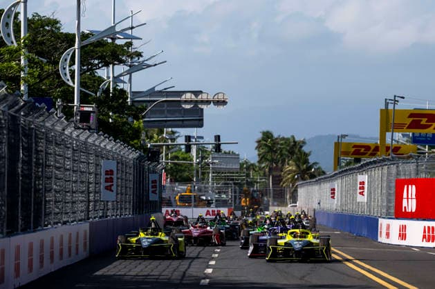 2026 FORMULA E SANYA ePRIX 27 DENNIS Jake (gbr), Andretti Formula E, Porsche 99X Electric, action, 28 DRUGOVICH Felipe (bra), Andretti Formula E, Porsche 99X Electric, action during the 2026 Sanya ePrix, 11th round of the 2025-26 ABB FIA Formula E World Championship, WM, Weltmeisterschaft on the Sanya Street Circuit from June 18 to 20, 2026 in Sanya, China - SanyaChina  Copyright: xFabrizioxBoldonix
