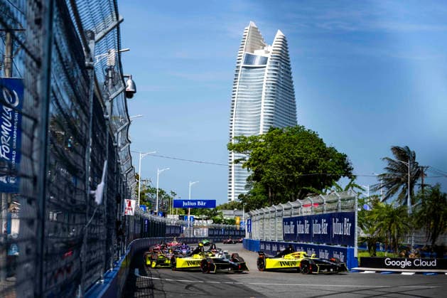 2026 FORMULA E SANYA ePRIX 27 DENNIS Jake (gbr), Andretti Formula E, Porsche 99X Electric, action, 28 DRUGOVICH Felipe (bra), Andretti Formula E, Porsche 99X Electric, action during the 2026 Sanya ePrix, 11th round of the 2025-26 ABB FIA Formula E World Championship, WM, Weltmeisterschaft on the Sanya Street Circuit from June 18 to 20, 2026 in Sanya, China - SanyaChina  Copyright: xFabrizioxBoldonix