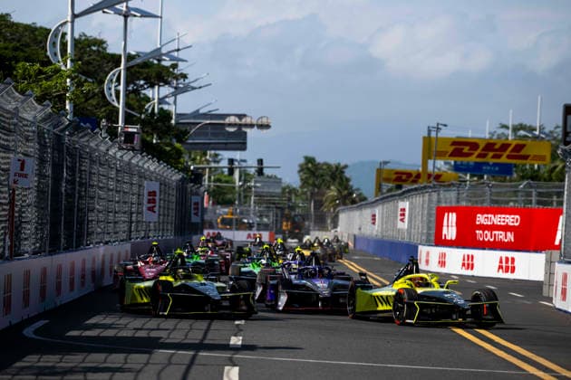 2026 FORMULA E SANYA ePRIX 28 DRUGOVICH Felipe (bra), Andretti Formula E, Porsche 99X Electric, action, 27 DENNIS Jake (gbr), Andretti Formula E, Porsche 99X Electric, action during the 2026 Sanya ePrix, 11th round of the 2025-26 ABB FIA Formula E World Championship, WM, Weltmeisterschaft on the Sanya Street Circuit from June 18 to 20, 2026 in Sanya, China - SanyaChina  Copyright: xFabrizioxBoldonix