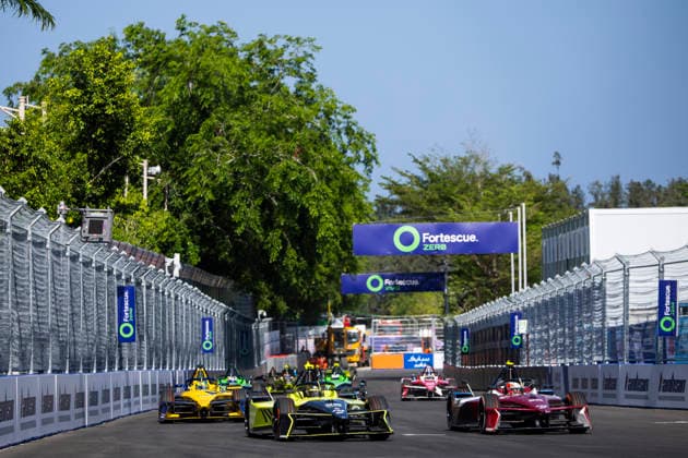 2026 FORMULA E SANYA ePRIX 28 DRUGOVICH Felipe (bra), Andretti Formula E, Porsche 99X Electric, 25 VERGNE Jean-Eric (fra), CitroÃ«n Racing Formula E Team, CitroÃ«n, action during the 2026 Sanya ePrix, 11th round of the 2025-26 ABB FIA Formula E World Championship, WM, Weltmeisterschaft on the Sanya Street Circuit from June 18 to 20, 2026 in Sanya, China - SanyaChina  Copyright: xJULIENxDELFOSSEx