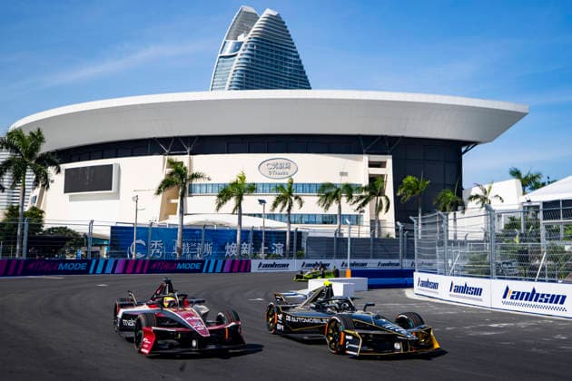 2026 FORMULA E SANYA ePRIX 07 GUNTHER Maximilian (ger), DS Penske, DS E-Tense FE25, 48 MORTARA Edoardo (swi), Mahindra Racing, Mahindra M12Electro, action during the 2026 Sanya ePrix, 11th round of the 2025-26 ABB FIA Formula E World Championship, WM, Weltmeisterschaft on the Sanya Street Circuit from June 18 to 20, 2026 in Sanya, China - SanyaChina  Copyright: xJULIENxDELFOSSEx