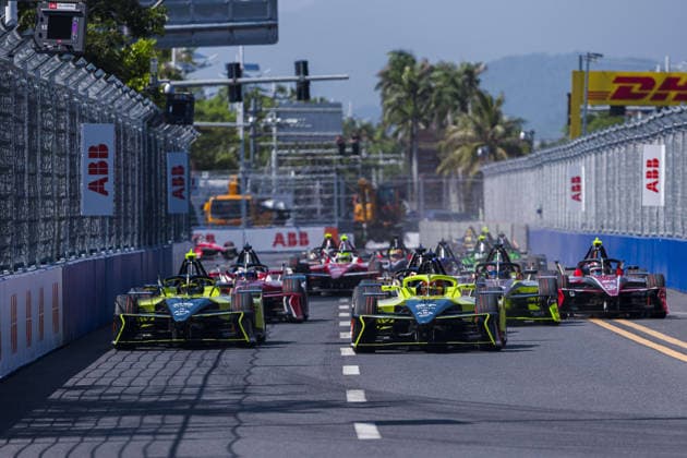 2026 FORMULA E SANYA ePRIX 27 DENNIS Jake (gbr), Andretti Formula E, Porsche 99X Electric, 28 DRUGOVICH Felipe (bra), Andretti Formula E, Porsche 99X Electric, action start, depart during the 2026 Sanya ePrix, 11th round of the 2025-26 ABB FIA Formula E World Championship, WM, Weltmeisterschaft on the Sanya Street Circuit from June 18 to 20, 2026 in Sanya, China - SanyaChina  Copyright: xCLEMENTxLUCKx