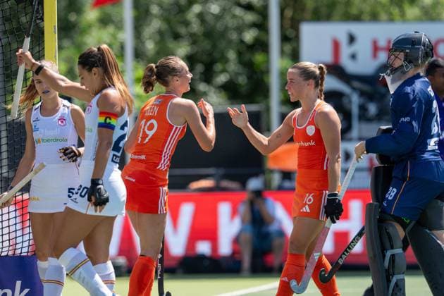 ROTTERDAM, 20-06-2026, HC Rotterdam, FIH Hockey Pro League Women, Netherlands - Spain , Season 2025-2026. Picture shows Netherlands player Marijn Veen (l) and Netherlands player Joosje Burg (r) Netherands - Spain (1st Match)  x204496136x Copyright: