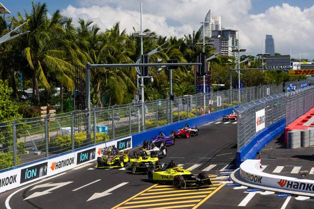 2026 FORMULA E SANYA ePRIX 27 DENNIS Jake (gbr), Andretti Formula E, Porsche 99X Electric, action during the 2026 Sanya ePrix, 11th round of the 2025-26 ABB FIA Formula E World Championship, WM, Weltmeisterschaft on the Sanya Street Circuit from June 18 to 20, 2026 in Sanya, China - SanyaChina  Copyright: xDamienxDoumerguex