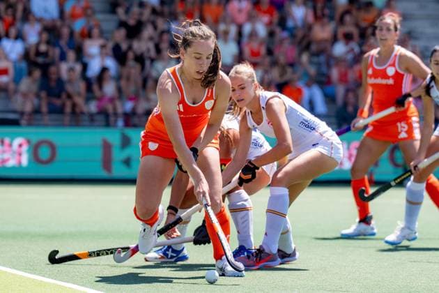 ROTTERDAM, 20-06-2026, HC Rotterdam, FIH Hockey Pro League Women, Netherlands - Spain , Season 2025-2026. Picture shows Netherlands player Fay van der Elst and Spain player Berta Serrahima Netherands - Spain (1st Match)  x204496625x Copyright: