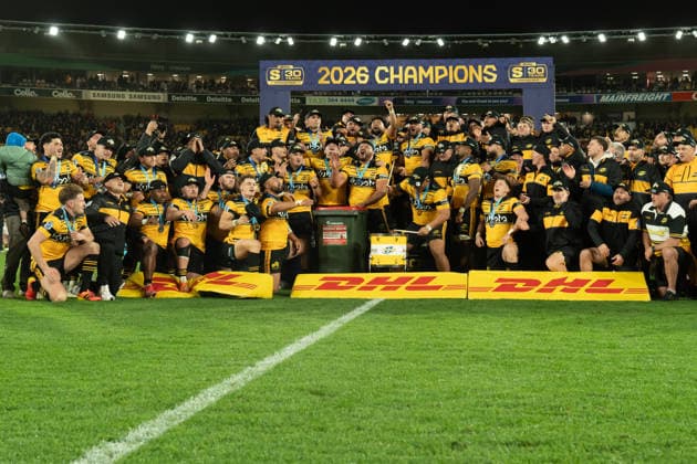 Hurricanes give an improptu musical perforrmance celebrating their win. Wellington Hurricanes v Waikato Chiefs. Super Rugby Pacific. Final. Hnry Stadium. Wellington. New Zealand. Wellington Hurricanes 60 Waikato Chiefs 5 (HT 29-0). Photo by Joe Serci (SPP) in NZ.  Copyright: xJoexSercix xSPPx Sportspressphoto_SPR171402