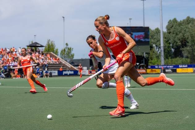 ROTTERDAM, 20-06-2026, HC Rotterdam, FIH Hockey Pro League Women, Netherlands - Spain , Season 2025-2026. Picture shows spain player Laura Bosch and Netherlands player Felice Albers Netherands - Spain (1st Match)  x204496870x Copyright: