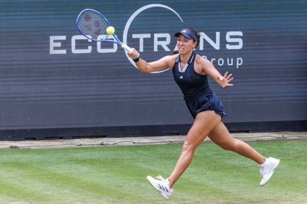 Berlin, 15.06.26, Tennis: VANDA Pharmaceuticals BERLIN TENNIS OPEN 2026 im Steffi-Graf-Stadion. Damen, Einzel. A. Sabalenka vs gegen Jessica Pegula. Jessica Pegula retourniert einen Ball. VANDA Pharmaceuticals BERLIN TENNIS OPEN 2026 *** Berlin, June 15, 2026, Tennis