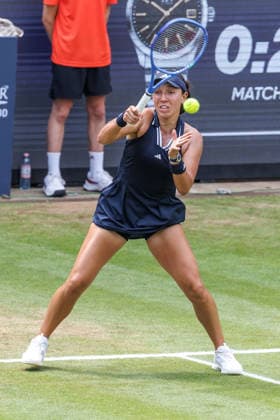 Berlin, 15.06.26, Tennis: VANDA Pharmaceuticals BERLIN TENNIS OPEN 2026 im Steffi-Graf-Stadion. Damen, Einzel. A. Sabalenka vs gegen Jessica Pegula. Jessica Pegula retourniert einen Ball. VANDA Pharmaceuticals BERLIN TENNIS OPEN 2026 *** Berlin, June 15, 2026, Tennis