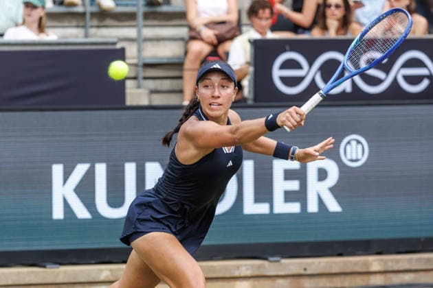 Berlin, 15.06.26, Tennis: VANDA Pharmaceuticals BERLIN TENNIS OPEN 2026 im Steffi-Graf-Stadion. Damen, Einzel. A. Sabalenka vs gegen Jessica Pegula. Jessica Pegula retourniert einen Ball. VANDA Pharmaceuticals BERLIN TENNIS OPEN 2026 *** Berlin, June 15, 2026, Tennis