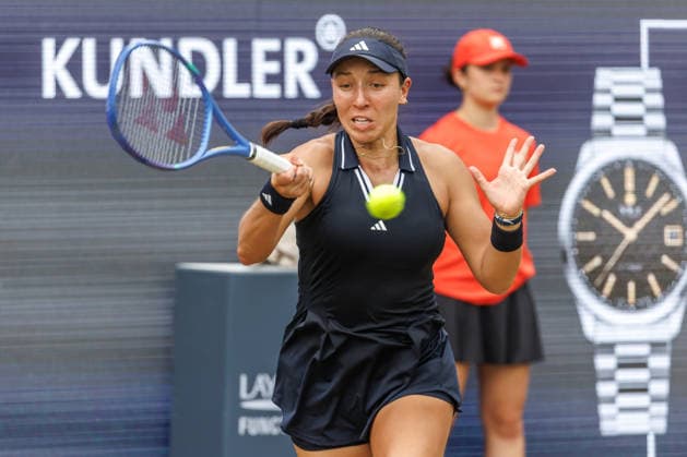 Berlin, 15.06.26, Tennis: VANDA Pharmaceuticals BERLIN TENNIS OPEN 2026 im Steffi-Graf-Stadion. Damen, Einzel. A. Sabalenka vs gegen Jessica Pegula. Jessica Pegula retourniert einen Ball. VANDA Pharmaceuticals BERLIN TENNIS OPEN 2026 *** Berlin, June 15, 2026, Tennis