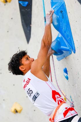 CLIMBING - World Climbing Series INNSBRUCK,AUSTRIA,20.JUN.26 - CLIMBING - World Climbing Series, lead. Image shows Ravianto Ramadhan (INA).  GEPAxpictures xMarkoxVulic