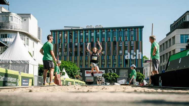 Tag der Überflieger auf dem Kennedyplatz. Am 20.06.2026 in Essen ** NUR FÜR REDAKTIONELLE ZWECKE ** EDITORIAL USE ONLY **<p>Tag der Überflieger auf dem Kennedyplatz. Am 20.06.2026 in Essen Copyright: ChristophxJendral *** High-Fliers Day at Kennedyplatz On June 20, 2026, in Essen FOR EDITORIAL USE ONLY EDITORIAL USE ONLY p Day of the High-Fliers at Kennedyplatz On June 20, 2026, in Essen Copyright ChristophxJendral,detected_source_language Copyright: ChristophxJendral doc86dcg3rsarn1eupw51lg9 ,EDITORIAL USE ONLY