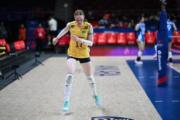 China v Brazil - 2026 FIVB Volleyball Nations League 2026 FIVB Milletler Ligi 2. etap maçinda Çin ile Brezilya, Ankara Spor Salonu’nda karsilasti. Brezilyali oyuncu Julia Isabelle Bergmann (17), maç öncesi isinma için sahaya çikti. Akin Celiktas Anadolu Ankara Turkey. Editorial use only. Please get in touch for any other usage.  Copyright: x2026xAnadoluxAkinxCeliktasx